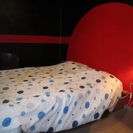Modern With Bubble Bath And Sauna In Bra